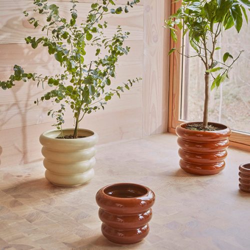 Awa Pot Large Flowerpot L300525 806 Butter 5 900x590 6bd3ca0d f7f7 437f a6d8 843e089b63a7